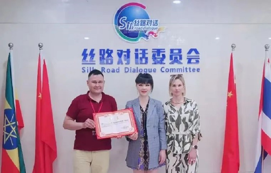 Vladimir Almanov visits the Silk Road Dialogue Committee(图1)