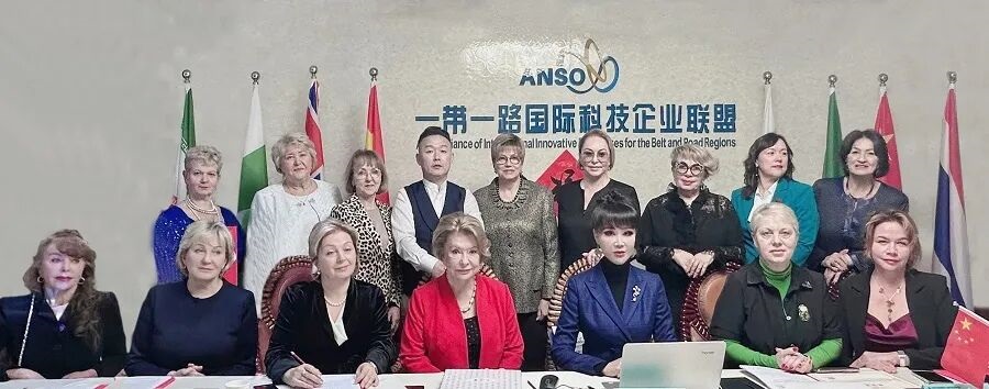 Visits the Silk Road Dialogue Committee and t